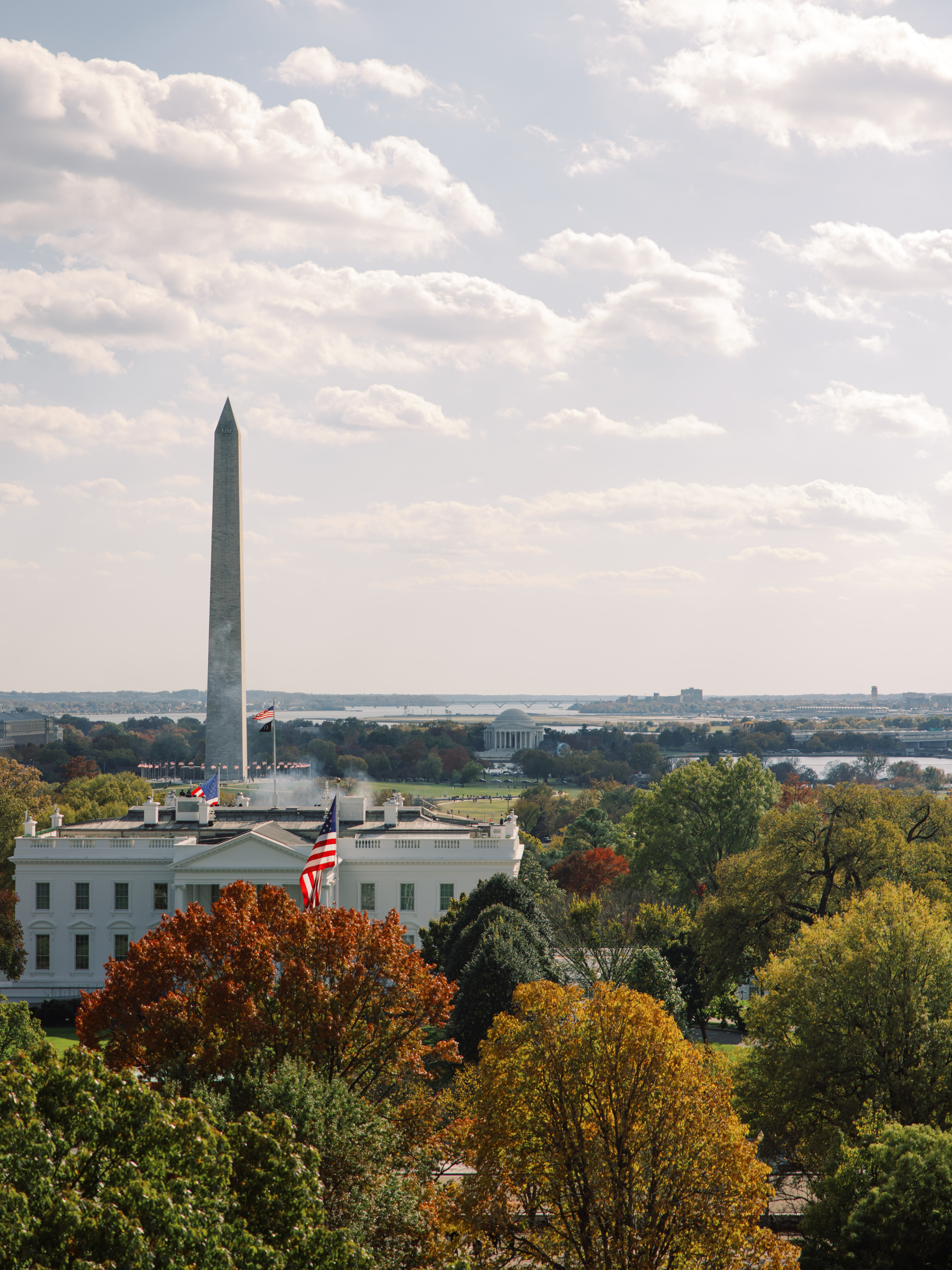 a wide view of the White House and the Washington Monument
