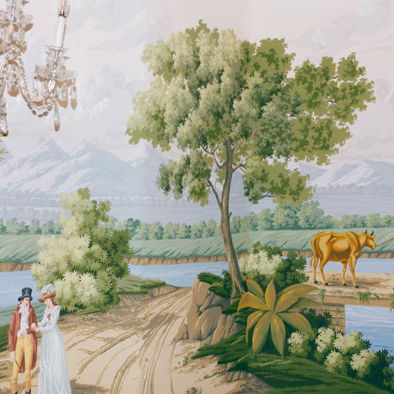 Financier David H. Murdock buys the hotel and executes a substantial renovation.